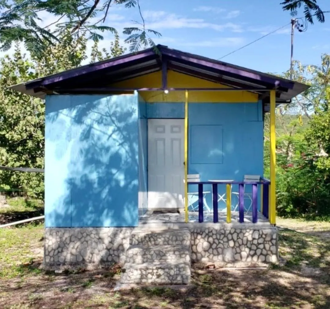 Vila Seaside Oasis Revival